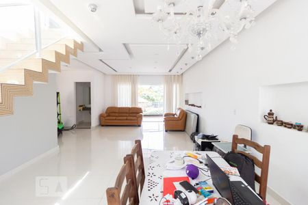 Casa à venda com 700m², 8 quartos e 8 vagasSala