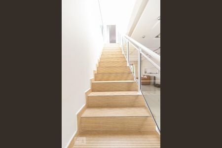 Casa à venda com 700m², 8 quartos e 8 vagasEscadas