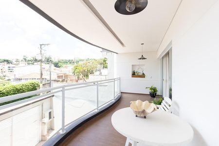 Casa à venda com 700m², 8 quartos e 8 vagasVaranda da Sala