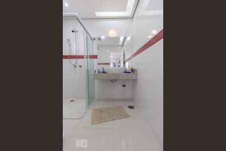 Casa à venda com 700m², 8 quartos e 8 vagasBanheiro da Suíte 4