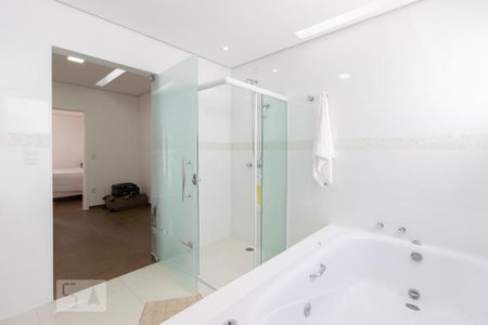 Casa à venda com 700m², 8 quartos e 8 vagasBanheiro da Suíte 1