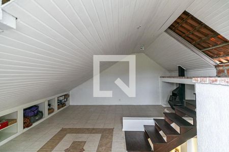 Casa de condomínio à venda com 146m², 2 quartos e 2 vagas Casa de condomínio à venda com 146m², 2 quartos e 2 vagasSotão