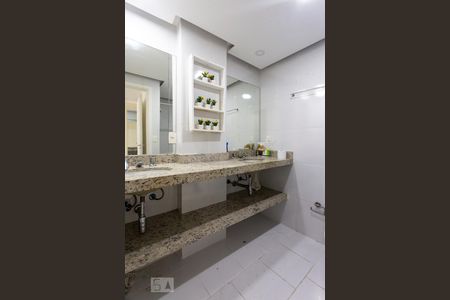 Apartamento à venda com 126m², 3 quartos e 2 vagasBanheiro da Suíte