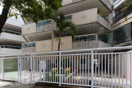 Apartamento à venda com 126m², 3 quartos e 2 vagasFachada