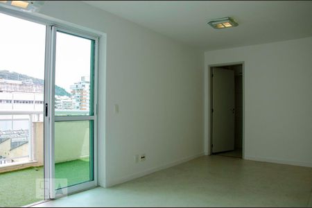 Sala de Apartamento com 2 quartos, 90m² Botafogo