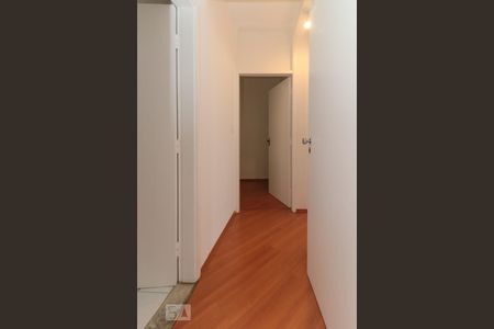 Corredor de apartamento para alugar com 2 quartos, 80m² em Pinheiros, São Paulo
