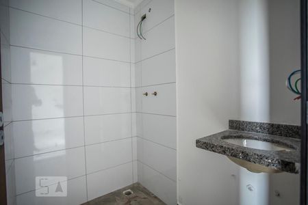 Banheiro de kitnet/studio para alugar com 1 quarto, 50m² em Vila Santa Catarina, São Paulo
