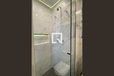 Banheiro da Suíte 2 de apartamento à venda com 2 quartos, 70m² em Empresarial 18 do Forte, Barueri