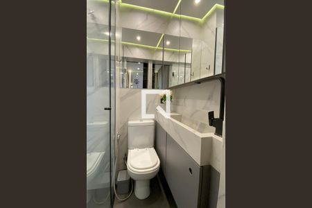 Banheiro da Suíte 2 de apartamento à venda com 2 quartos, 70m² em Empresarial 18 do Forte, Barueri