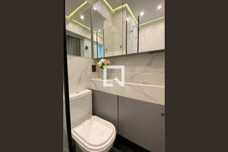 Banheiro da Suíte 2 de apartamento à venda com 2 quartos, 70m² em Empresarial 18 do Forte, Barueri