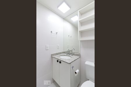 Banheiro de kitnet/studio para alugar com 1 quarto, 38m² em Jardim Flor da Montanha, Guarulhos