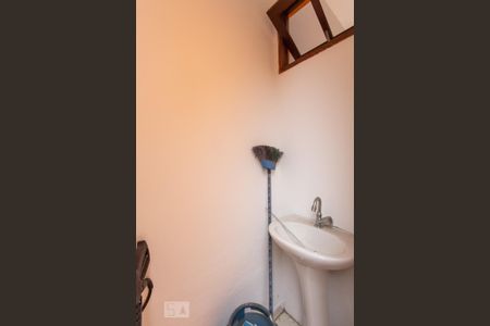 Casa para alugar com 220m², 3 quartos e 5 vagasBanheiro de Serviço