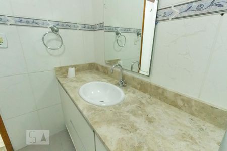 Casa para alugar com 220m², 3 quartos e 5 vagasBanheiro do Quarto 1