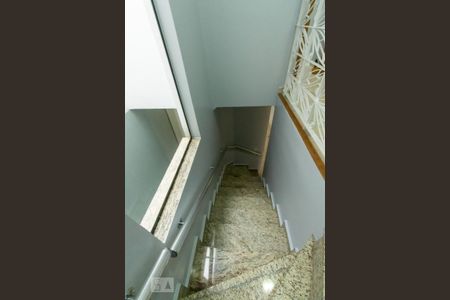 Casa para alugar com 220m², 3 quartos e 5 vagasEscada