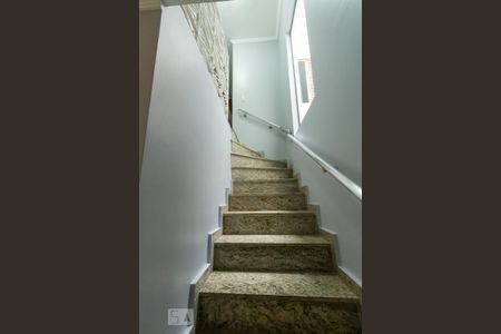 Casa para alugar com 220m², 3 quartos e 5 vagasEscada