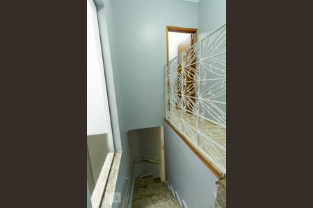 Casa para alugar com 220m², 3 quartos e 5 vagasEscada