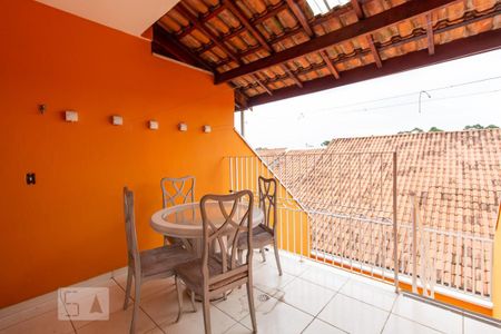 Casa para alugar com 220m², 3 quartos e 5 vagasÁrea de Serviço