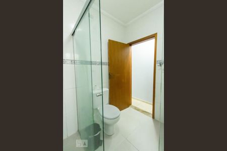 Casa para alugar com 220m², 3 quartos e 5 vagasBanheiro do Quarto 1