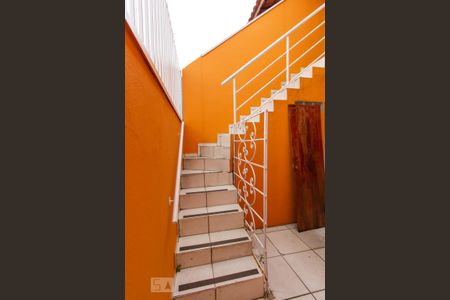 Casa para alugar com 220m², 3 quartos e 5 vagasEscada