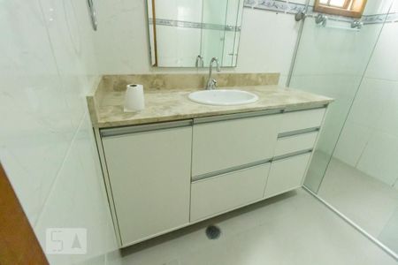 Casa para alugar com 220m², 3 quartos e 5 vagasBanheiro do Quarto 1