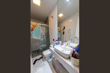 Casa à venda com 300m², 4 quartos e 4 vagas Casa à venda com 300m², 4 quartos e 4 vagasBanheiro da suíte