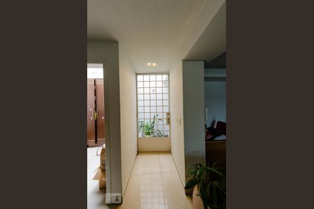 Casa à venda com 300m², 4 quartos e 4 vagas Casa à venda com 300m², 4 quartos e 4 vagasEntrada