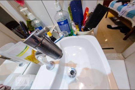 Casa à venda com 300m², 4 quartos e 4 vagas Casa à venda com 300m², 4 quartos e 4 vagasBanheiro da suíte