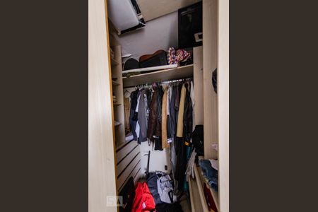 Casa à venda com 300m², 4 quartos e 4 vagas Casa à venda com 300m², 4 quartos e 4 vagasQuarto 1