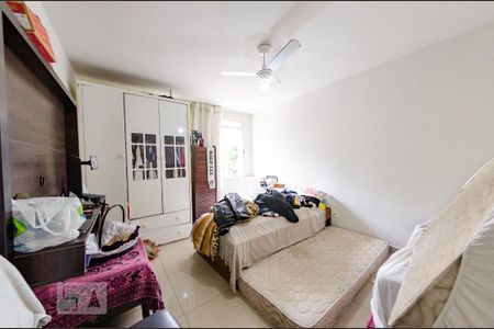 Casa à venda com 300m², 4 quartos e 4 vagas Casa à venda com 300m², 4 quartos e 4 vagasQuarto 2