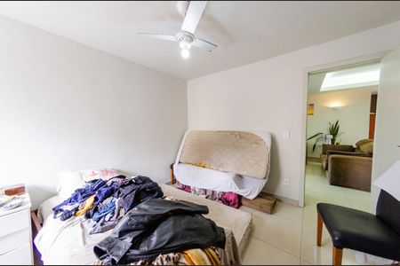 Casa à venda com 300m², 4 quartos e 4 vagas Casa à venda com 300m², 4 quartos e 4 vagasQuarto 2