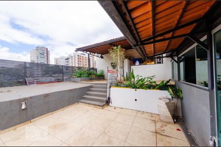 Casa à venda com 300m², 4 quartos e 4 vagas Casa à venda com 300m², 4 quartos e 4 vagasÁrea externa