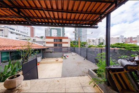 Casa à venda com 300m², 4 quartos e 4 vagas Casa à venda com 300m², 4 quartos e 4 vagasÁrea externa