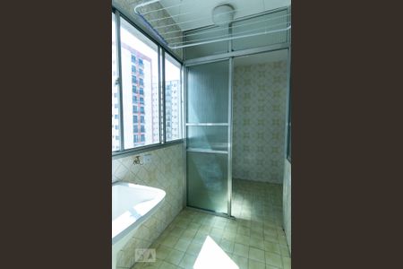 Apartamento à venda com 87m², 2 quartos e 1 vaga Apartamento à venda com 87m², 2 quartos e 1 vagaArea de Serviço