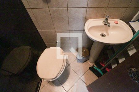 Casa à venda com 166m², 3 quartos e 2 vagasChurrasqueira/Área de Serviço e Banheiro de Serviço