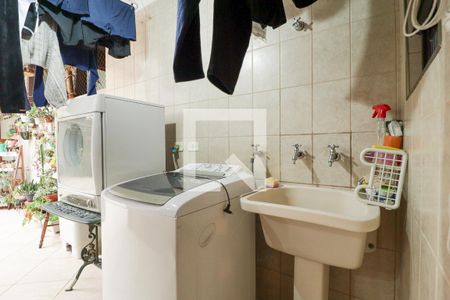 Casa à venda com 166m², 3 quartos e 2 vagasChurrasqueira/Área de Serviço e Banheiro de Serviço