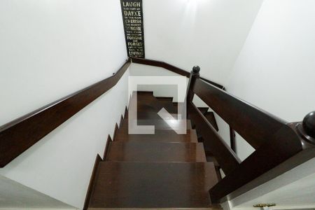 Casa à venda com 166m², 3 quartos e 2 vagasEscada