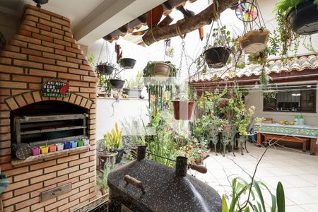 Casa à venda com 166m², 3 quartos e 2 vagasChurrasqueira/Área de Serviço e Banheiro de Serviço