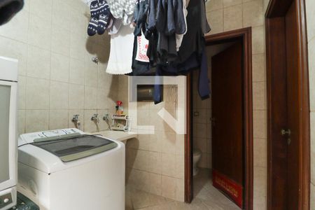 Casa à venda com 166m², 3 quartos e 2 vagasChurrasqueira/Área de Serviço e Banheiro de Serviço