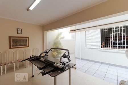 Casa à venda com 400m², 5 quartos e 4 vagas Casa à venda com 400m², 5 quartos e 4 vagasVaranda