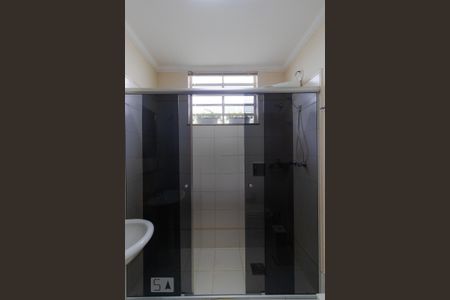 Casa à venda com 400m², 5 quartos e 4 vagas Casa à venda com 400m², 5 quartos e 4 vagasBanheiro da Suíte 02