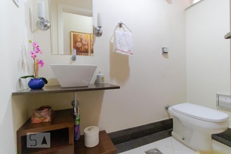 Casa à venda com 400m², 5 quartos e 4 vagas Casa à venda com 400m², 5 quartos e 4 vagasLavabo