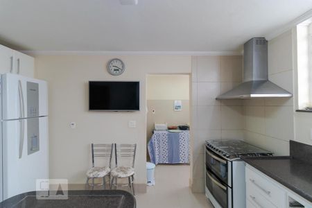 Casa à venda com 400m², 5 quartos e 4 vagas Casa à venda com 400m², 5 quartos e 4 vagasCozinha