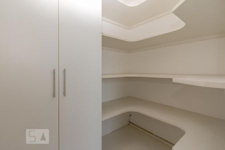 Apartamento à venda com 149m², 3 quartos e 3 vagas Apartamento à venda com 149m², 3 quartos e 3 vagasQuarto de Serviço