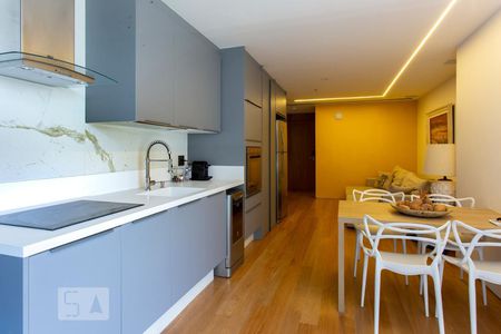 Sala/Cozinha de apartamento para alugar com 1 quarto, 68m² em Recreio dos Bandeirantes, Rio de Janeiro