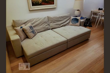 Sofa da sala de apartamento para alugar com 1 quarto, 68m² em Recreio dos Bandeirantes, Rio de Janeiro