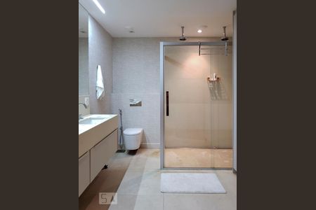 Apartamento para alugar com 68m², 1 quarto e 2 vagas Apartamento para alugar com 68m², 1 quarto e 2 vagasBanheiro da Suíte