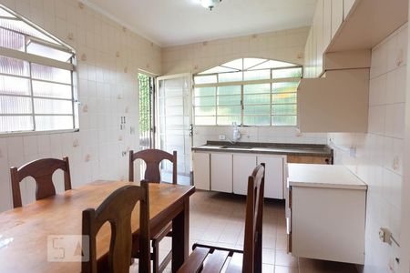 Casa para alugar com 1000m², 5 quartos e 5 vagasCozinha 