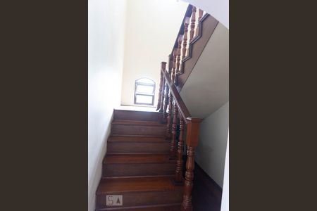 Casa para alugar com 1000m², 5 quartos e 5 vagasEscada