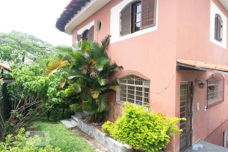 Casa para alugar com 1000m², 5 quartos e 5 vagasFachada interna