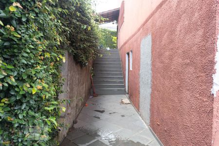 Casa para alugar com 1000m², 5 quartos e 5 vagasCorredor